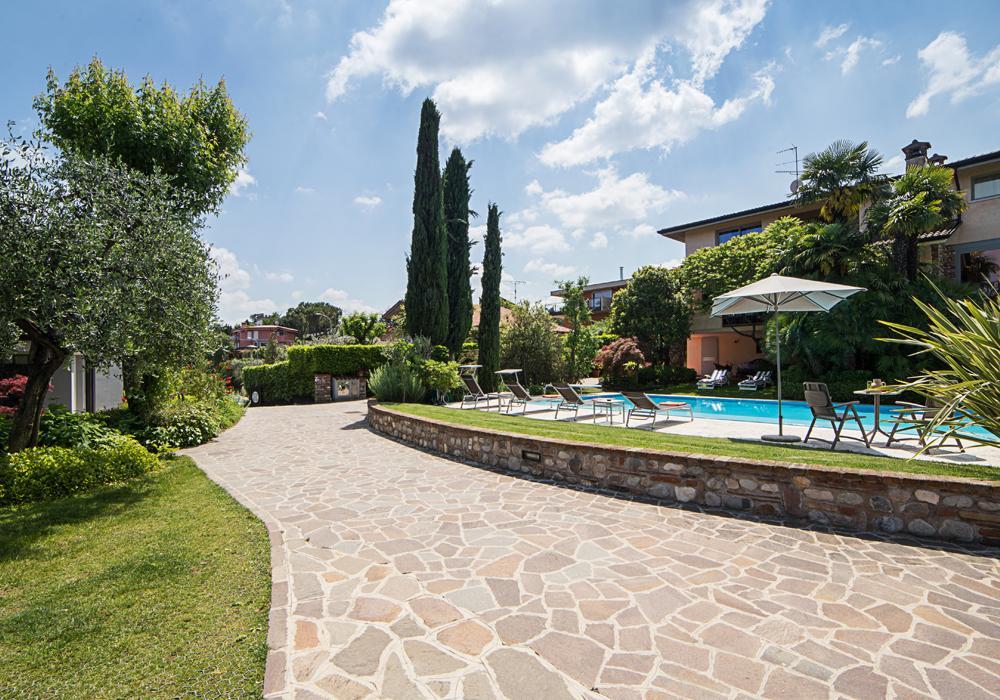 B&B Villa Adriano Дезенцано-дель-Гарда Екстер'єр фото