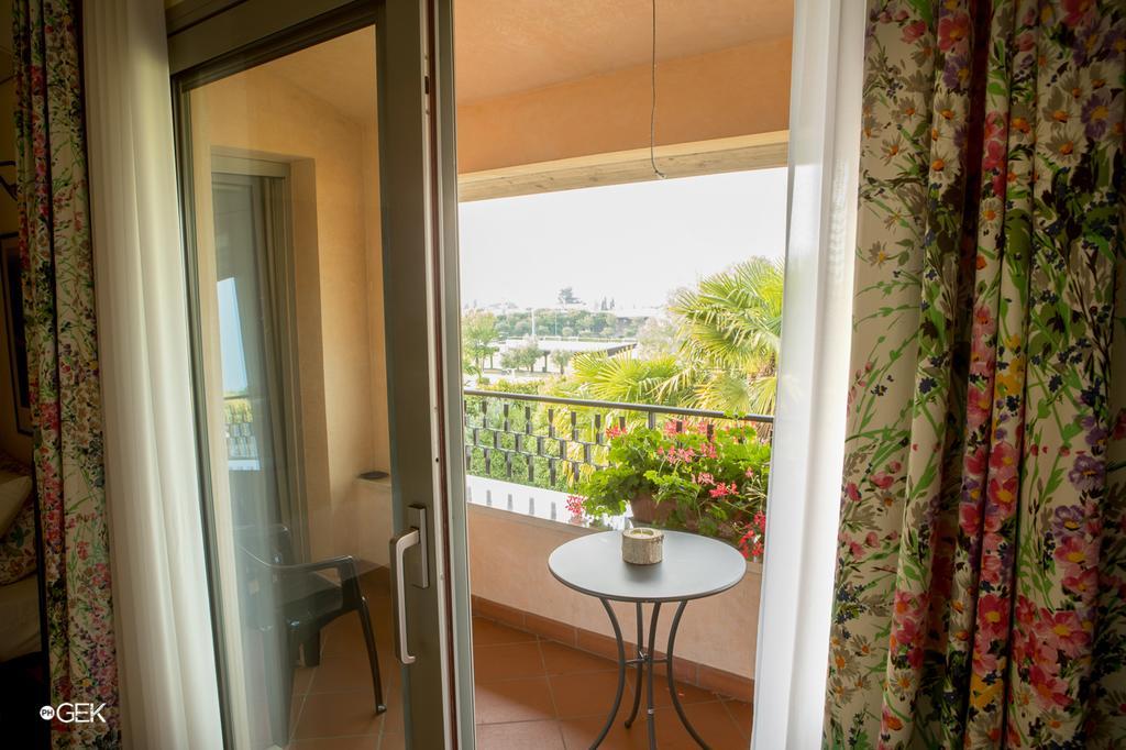 B&B Villa Adriano Дезенцано-дель-Гарда Екстер'єр фото