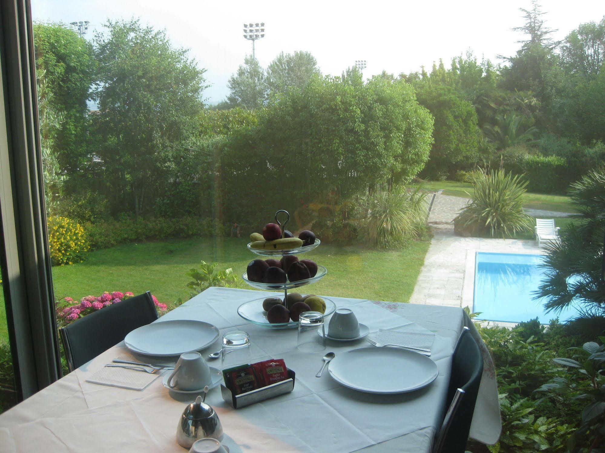 B&B Villa Adriano Дезенцано-дель-Гарда Екстер'єр фото